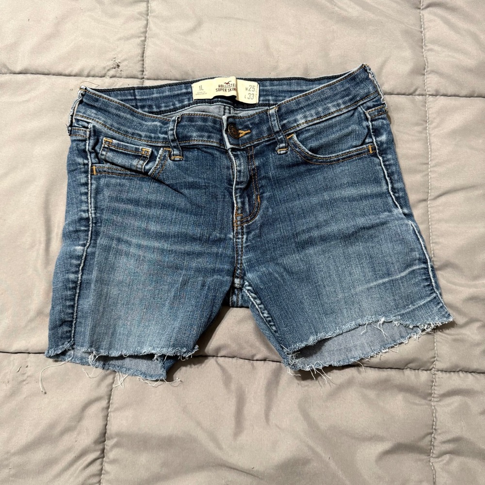 Hollister Super Skinny Denim Shorts Womens 1L W25 Medium Wash Cut Off Raw Hem